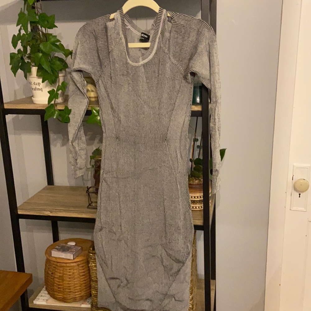 NWOT Gray bebe bodycon bandage midi dress with shoulder cut outs